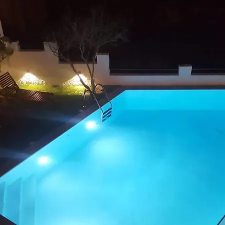 Aliki's Maison By An Infinity Pool Apartment